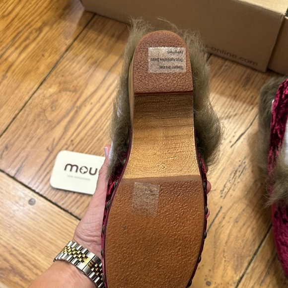 Mou Women's Velvet clogs in Deep Red - Picture 5 of 7